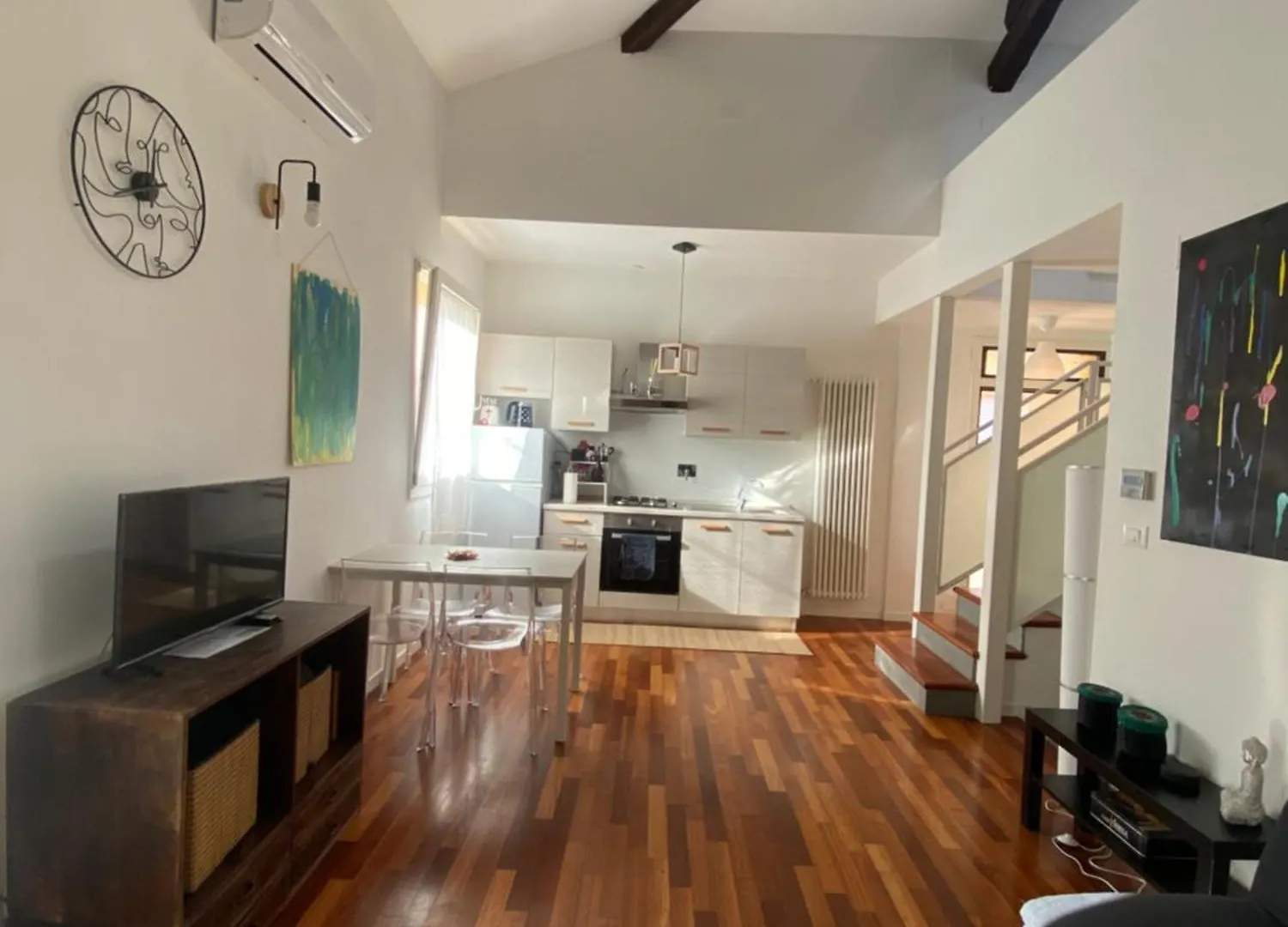 La Casa Di Giulia, Spazioso Loft Su Due Livelli A 10 Minuti Di Macchina Dal Centro Bologna