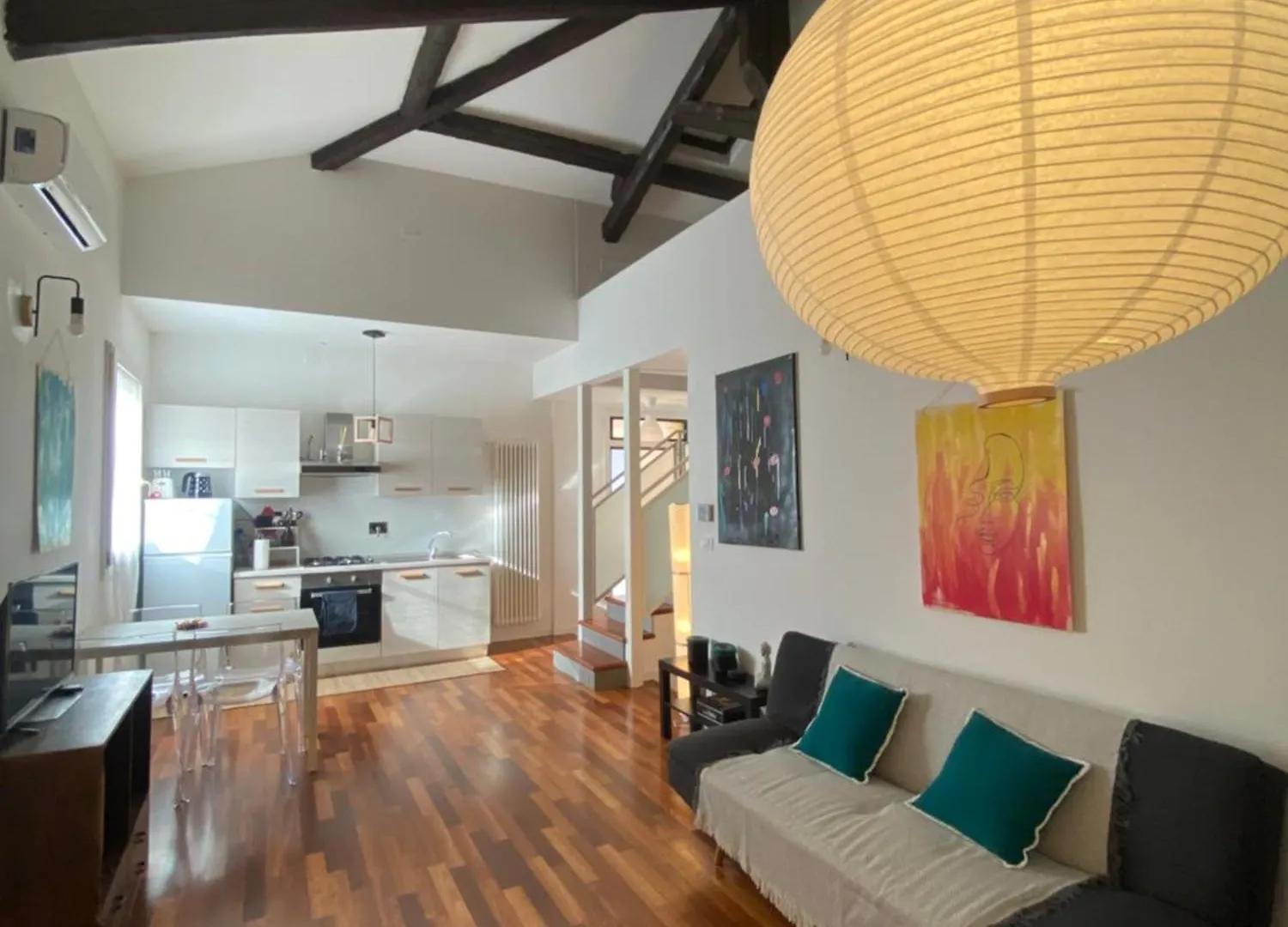 La Casa Di Giulia, Spazioso Loft Su Due Livelli A 10 Minuti Di Macchina Dal Centro location